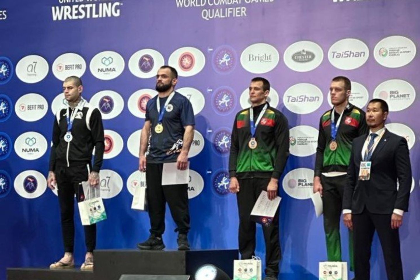  Uzbekistane vykusiose imtynių varžybose lietuviai iškovojo bronzos medalius<br> organizatorių nuotr.