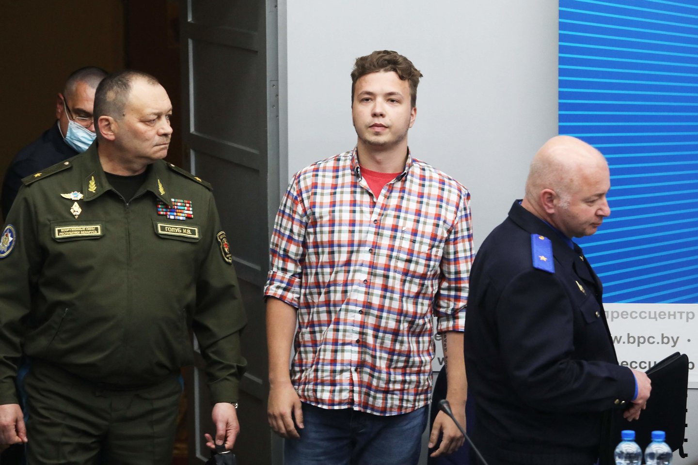 ​Baltarusijos aktyvistas Romanas Protasevičius, 2021 metais suimtas po to, kai „Ryanair“ lėktuvas, kuriuo jis skrido į Lietuvą, buvo priverstas nusileisti Baltarusijoje, nuteistas aštuonerius metus kalėti, pranešė Baltarusijos valstybinė žiniasklaida.<br>AFP/Scanpix nuotr.