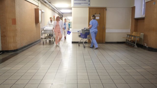 Kauno ligoninėje tikra sumaištis: telefonai netyla, infekcinių ligų skyrius beveik užpildytas