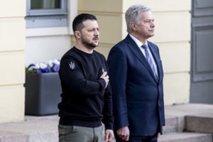 Suomijos prezidentas paaiškino, kodėl jo šalis kol kas negali perduoti Ukrainai naikintuvų „Hornet“