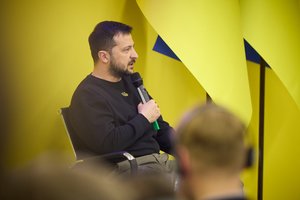 V. Zelenskis: kol vyksta karas, Ukraina neįstos į NATO, bet laukia Aljanso kvietimo