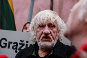 Vytautui Šustauskui smogė dar viena liga, negali vaikščioti