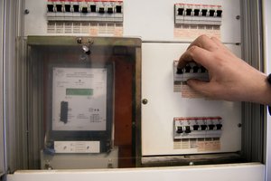 Ne visi tiekėjai ims patys mažinti elektros kainas: „Toks sprendimas įmonei nereikalingas“