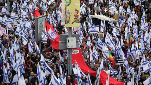Izraelyje atsinaujino protestai dėl siūlomos teismų reformos: reikalauja jos atsisakyti visam laikui