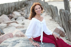 Aktorė V. Kochanskytė – apie jaunystę, grožio paslaptis ir moteriškumą: „Mano raukšlės per brangiai kainavo, kad jas slėpčiau“