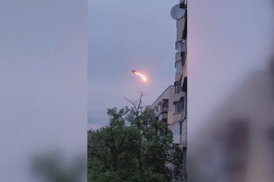 Užfiksavo virš Kyjivo numuštą droną: kariai prarado kontrolę