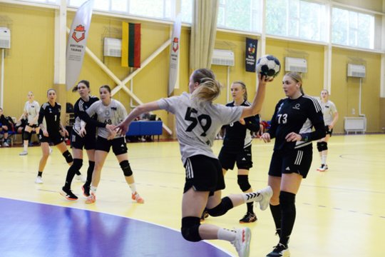 „Eglės“ rankininkės laimėjo sostinės derbį ir pateko į Lietuvos čempionato finalą