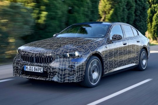 BMW naujausiame modelyje diegia naujovę: posūkio signalas aktyvuosis žvilgsniu