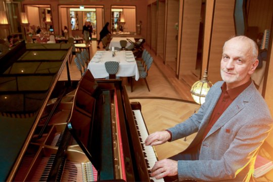 Legendiniame restorane skambanti muzika – lyg desertas sielai