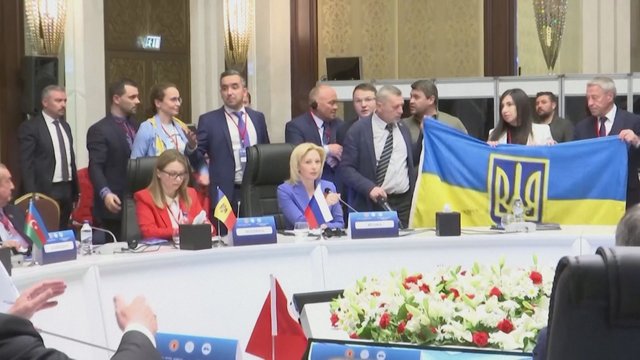 Juodosios jūros šalių susitikime kilo muštynės: Ukrainos delegatas smogė Rusijos atstovui