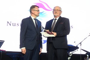 Pacientų liaupsinamo gydytojo gyvenimą netikėta linkme pasuko laikraštyje rasta žinutė