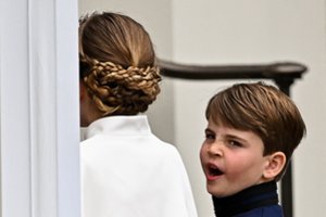 Karolio III karūnacijoje britų širdis ir vėl pavergė mažasis princas Louisas