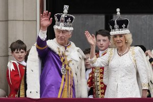 Istorinė akimirka: Karolis III karūnuotas Jungtinės Karalystės karaliumi