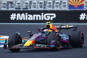 Grubi Ch. Leclerco klaida padovanojo „Pole“ poziciją S. Perezui 