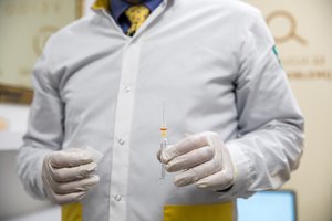 SAM sureagavo į vaistinių siūlymą skiepyti gyventojus nemokamai