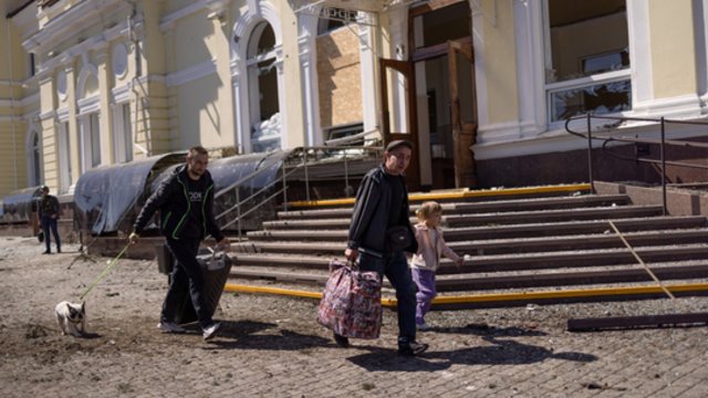 Užfiksuota, kaip rusai evakuoja gyventojus iš pietinių Ukrainos regionų