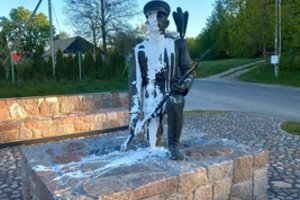 Per vieną dieną – du išniekinti A. Ramanausko-Vanago paminklai: dar vienas incidentas fiksuotas Lazdijų rajone