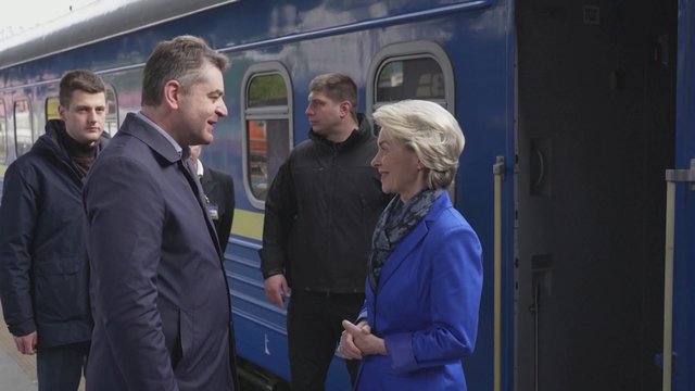 Simbolinę dieną U. von der Leyen lankosi Kyjive: pabrėžė – Ukraina yra Europos šeimos dalis