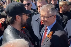 Aktyvistai Varšuvoje neleido Rusijos ambasadoriui padėti gėlių prie paminklo sovietų kareiviams