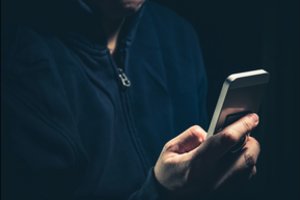 Rusai Ukrainoje pasitelkė šnipus su išmaniaisiais telefonais