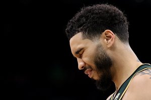 Vėl ant menčių paguldytos „Boston Celtics“ sezonas pakibo ant plauko