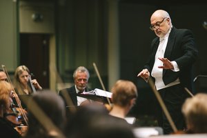 Kauno miesto simfoninis orkestras sezoną užbaigs Eugenijaus Chrebtovo jubiliejiniu koncertu