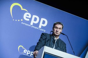 Europos liaudies partija tikisi, kad artėjantys NATO viršūnių susitikimai leis pakviesti Ukrainą tapti Aljanso nare