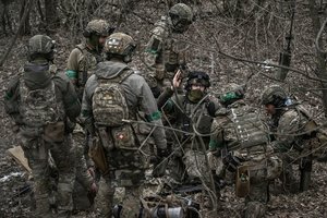 Kijevas teigia, kad mūšiai Bachmute ir jo apylinkėse tęsiasi, iš J. Prigožino - kaltinimai V. Zelenskiui dėl kontrpuolimo