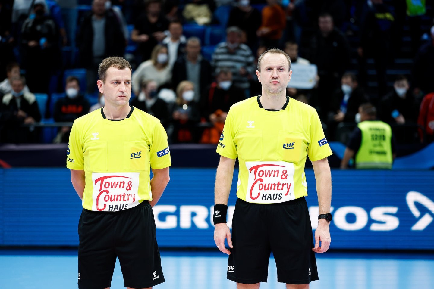 EHF Čempionų lygos ketvirtfinalyje teisėjaus Vaidas Mažeika ir Mindaugas Gatelis. <br> EHF nuotr.