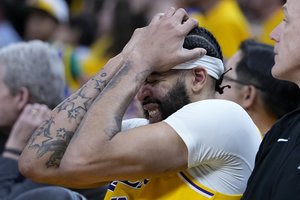 „Lakers“ problemos San Franciske – pralaimėjimą prieš čempionus apkartino ir žvaigždės trauma