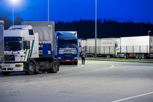 „Vaiduoklinėje prekyboje“ mini ir Lietuvą: dingo bent 1 mlrd. dolerių vertės prekių, turėjusių pasiekti Rusijos sąjungininkes