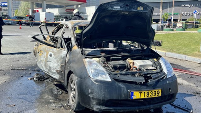 Užfiksavo Vilniuje sprogusį automobilį: iš transporto priemonės liko tik metalo krūva
