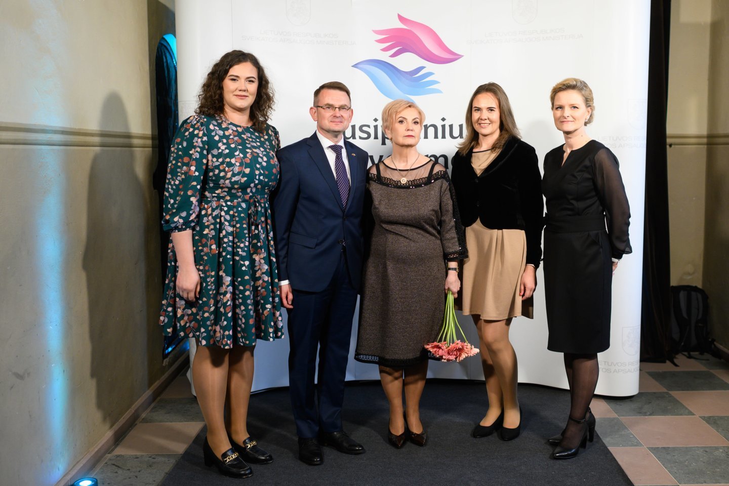 Vytautė (kairėje) SAM apdovanojimuose.<br>V.Ščiavinsko nuotr.