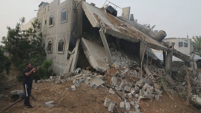 Rytas po siaubingos nakties Gazos ruože: prabudę gyventojai išvydo sugriautus namus ir tuščias gatves