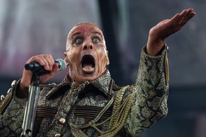 Grupės „Rammstein“ koncertas jau pakvipo skandalu: gerbėjams teks papildomai susimokėti
