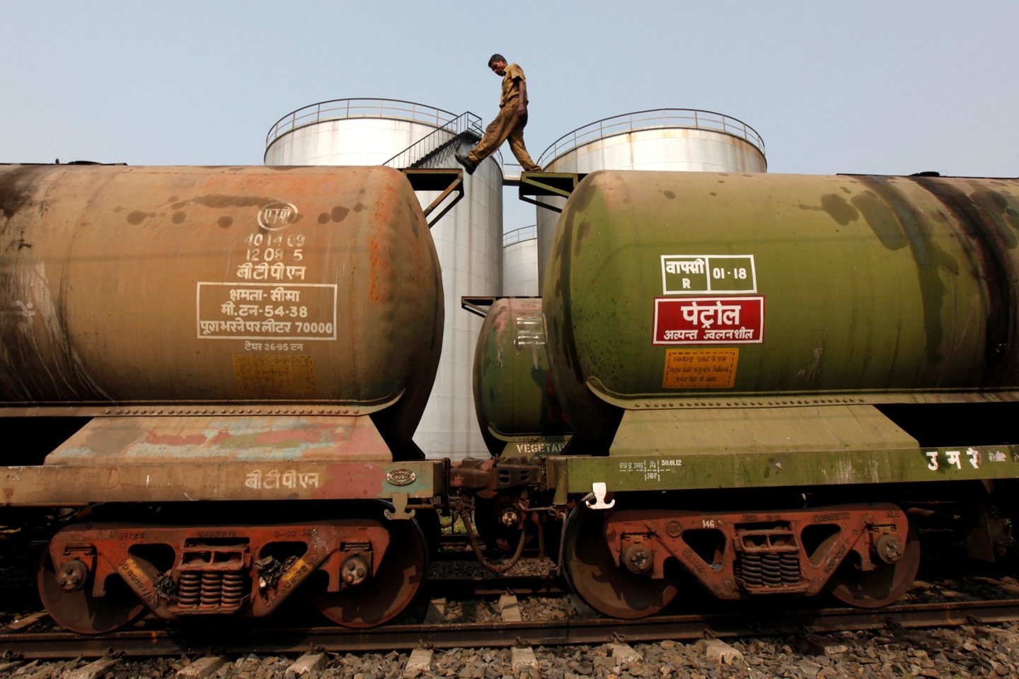 Indijos banko „Bank of Baroda“ duomenimis, rusiškos naftos importas į Indiją pernai išaugo 10 kartų.<br>Reuters/Scanpix nuotr.