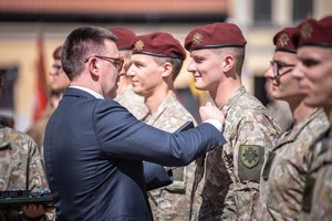 Apdovanoti iš misijos Malyje grįžę Lietuvos kariai savanoriai