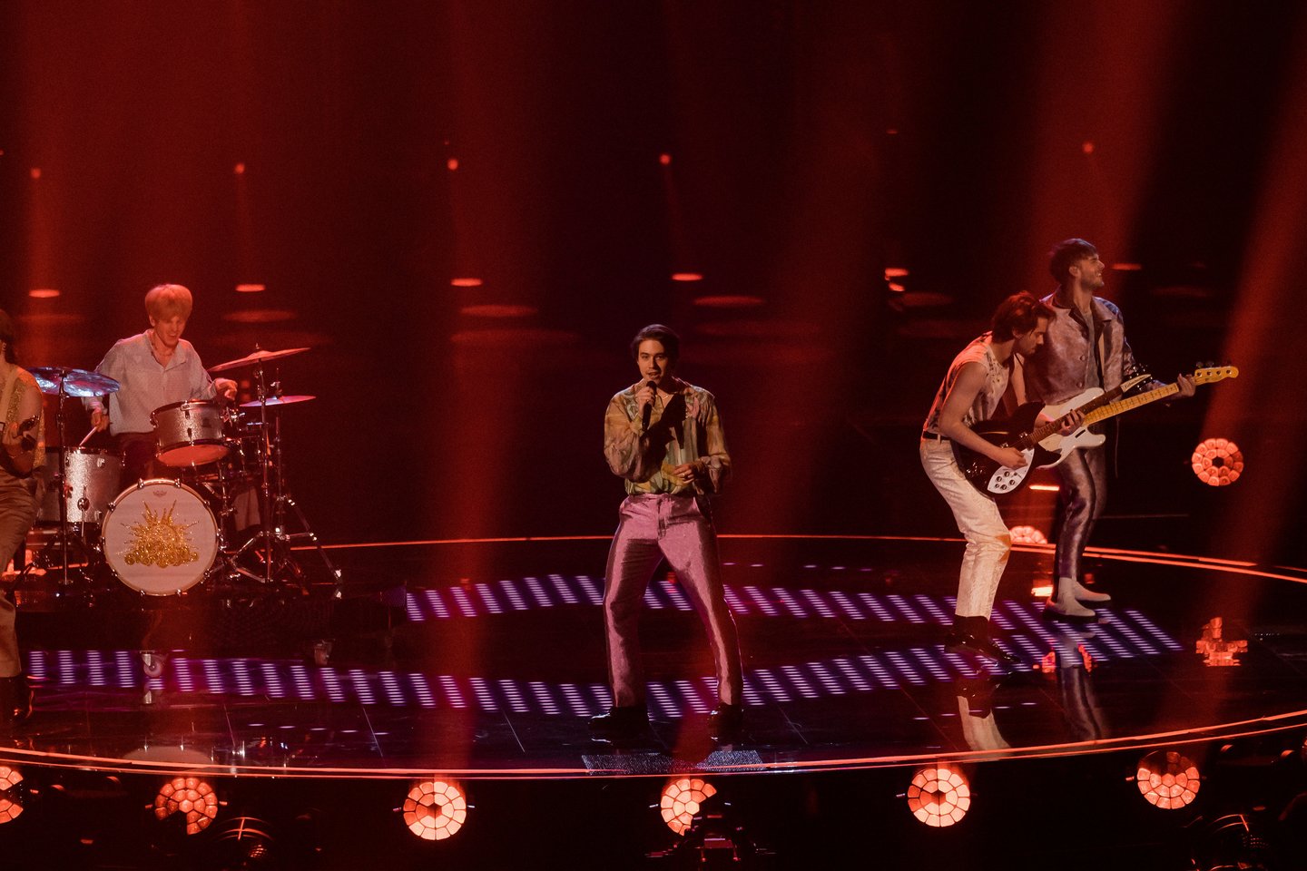 Liverpulio areną drebino generalinė „Eurovizijos“ finalo repeticija: jau rytoj ant didžiosios scenos susikaus 26 šalių atstovai.<br> G. Bitvinsko nuotr.