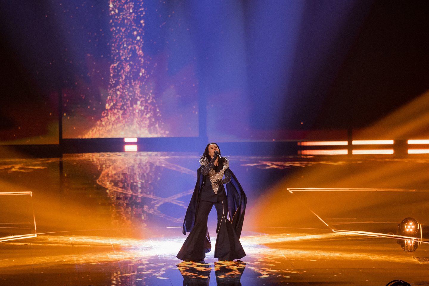 Liverpulio areną drebino generalinė „Eurovizijos“ finalo repeticija: jau rytoj ant didžiosios scenos susikaus 26 šalių atstovai.<br> G. Bitvinsko nuotr.