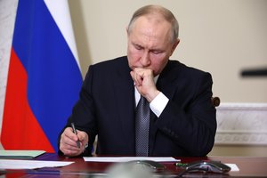 V. Putinas kalbėjosi telefonu su PAR prezidentu