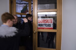 Pribloškė paskelbti mokytojų atlyginimai: klausia, iš kur tokie skaičiai