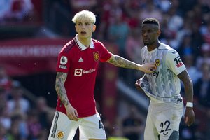 „Manchester United“ pretenduoja į trečią vietą, o vienas klubas jau atsisveikina su „Premier“ lyga