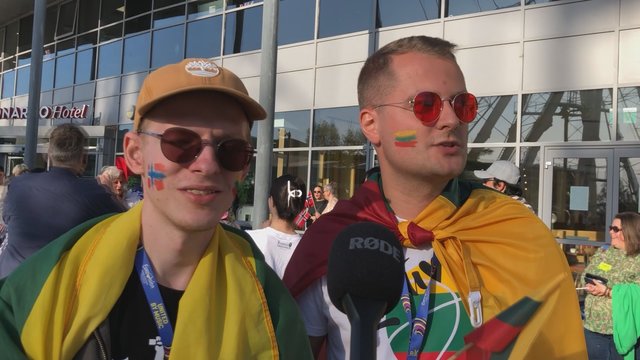 Liverpulio gatvėse aidi „Čiūto tūto“: pamatykite, kaip įspūdingai lietuviai pasitinka „Eurovizijos“ finalą