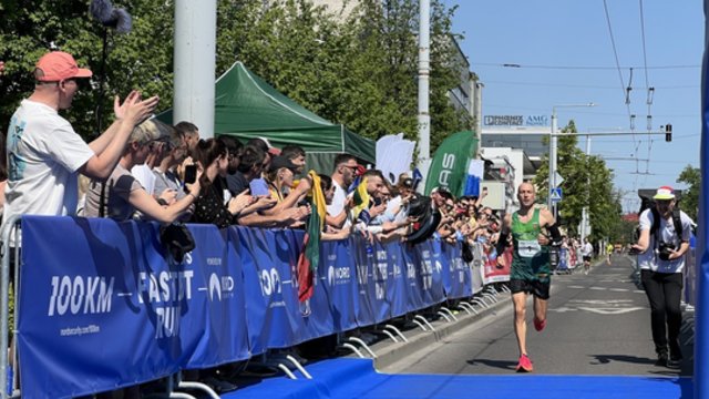Bėgikas A. Sorokinas pasidalijo įspūdžiais pagerinus pasaulio rekordą