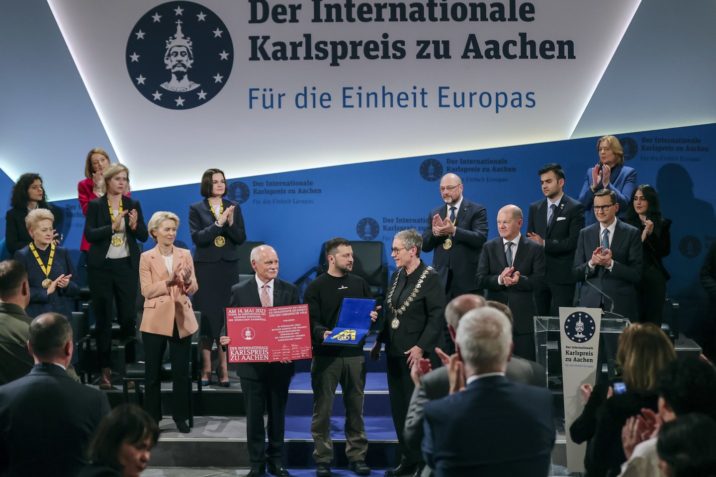 V. Zelenskiui Vokietijoje įteiktas Karolio Didžiojo apdovanojimas už nuopelnus Europai. <br>EPA-ELTA nuotr.