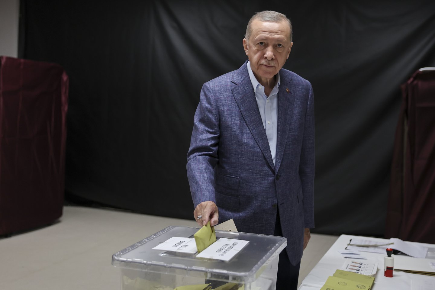 Turkijos prezidento rinkimuose šiuo metu pirmauja R. T. Erdoganas.<br>EPA-ELTA nuotr.