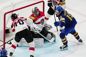 Pasaulio ledo ritulio čempionate nepralaimėjo dar keturios rinktinės