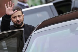 V. Zelenskis pirmadienį lankysis Londone, Jungtinė Karalystė perduos Ukrainai šimtus dronų