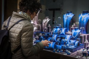 Į sankcijų sąrašą šios srities vis neįtraukia – Rusija toliau kraunasi milijardus