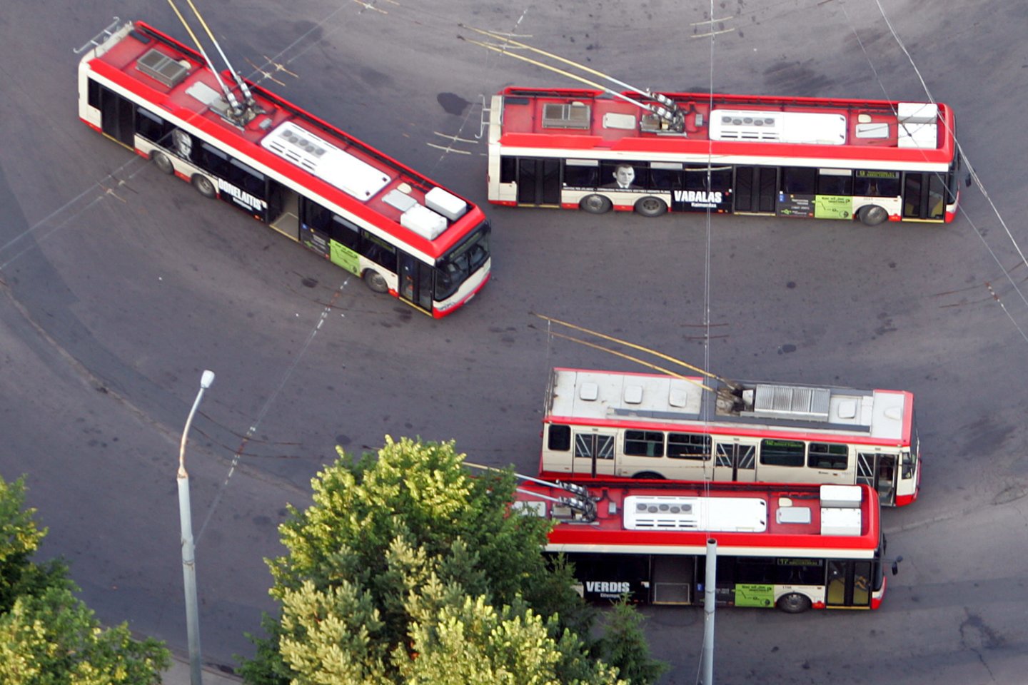VVT ir „Škoda“ pasirašė sutartį dėl troleibusų pirkimo: sostinės meras ją vadina istorine.<br>V.Balkūno nuotr.